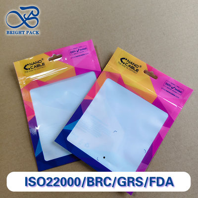 Küçük Elektronik Aksesuarların Ambalajlanması İçin Yüksek Görünürlüklü Pencereye Sahip Uygun Maliyetli Üç Tarafı Kapalı Poşetler.